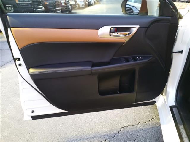 2017 lexus ct 200h base