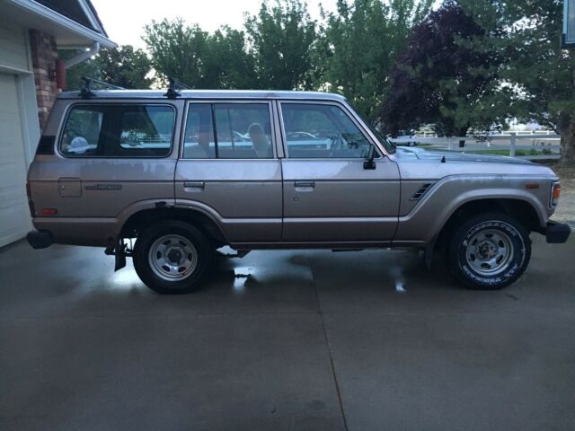 1985 fj60 landcruiser 4x4 beige / bronze metallic