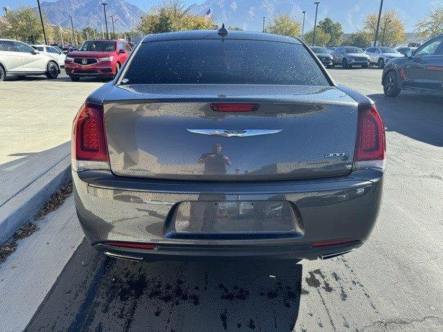 2019 chrysler 300 s