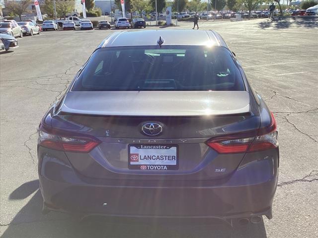 2022 toyota camry se