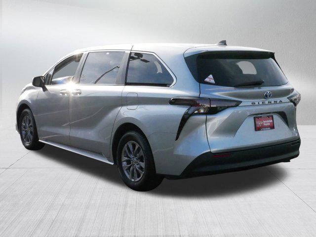 2023 toyota sienna le