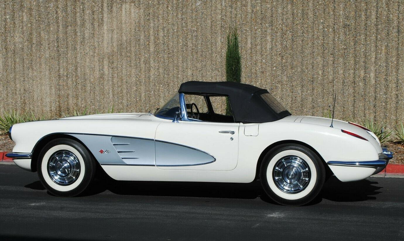 1959 chevrolet corvette c1 snowcrest white with silver coves