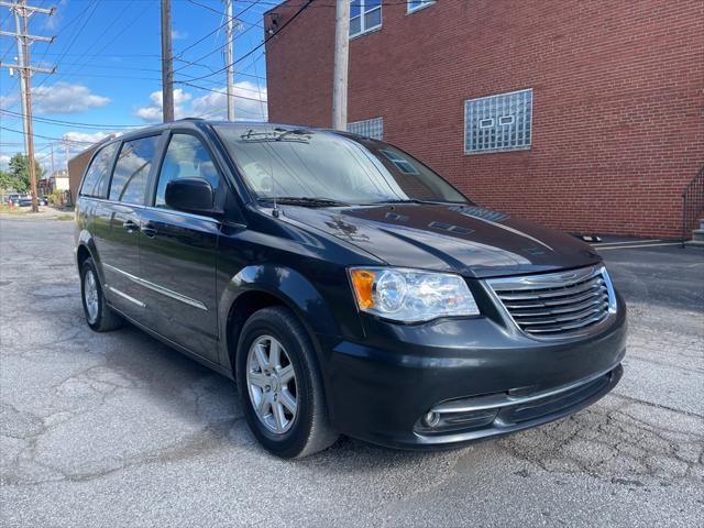 2012 chrysler town & country touring