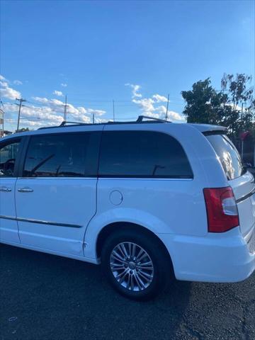2014 chrysler town & country touring-l