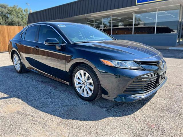 2020 toyota camry le