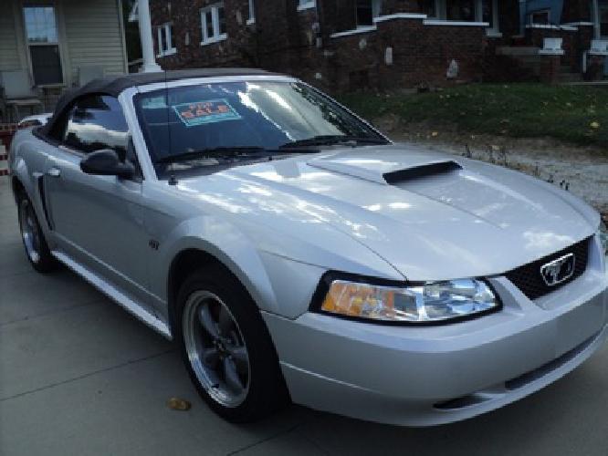 2001 mustang v8 convertible in clarksville, in