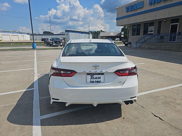 2021 toyota camry se