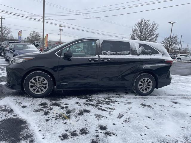 2021 toyota sienna le