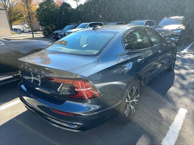 2024 volvo s60 plus dark theme