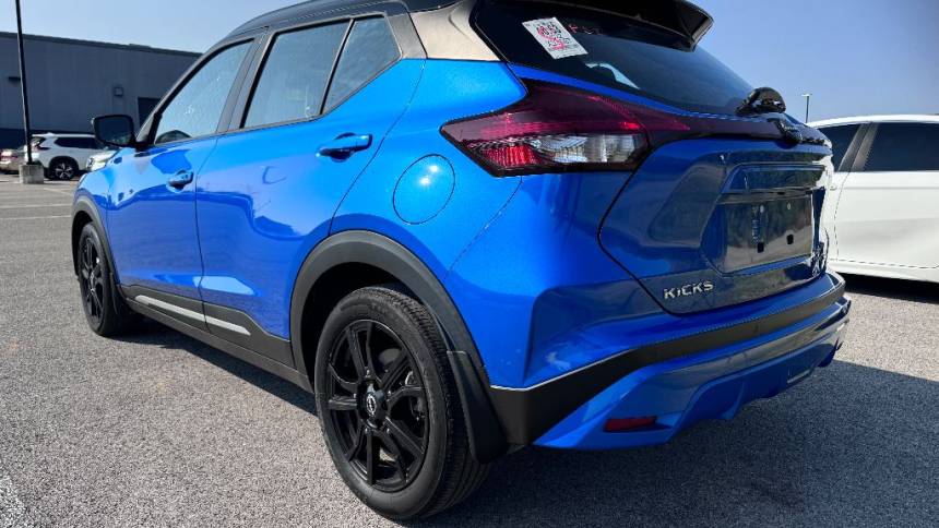 2022 nissan kicks sr