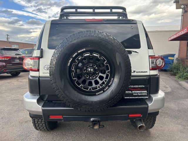 2013 toyota fj cruiser base
