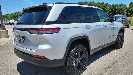 2024 Jeep Grand Cherokee altitude