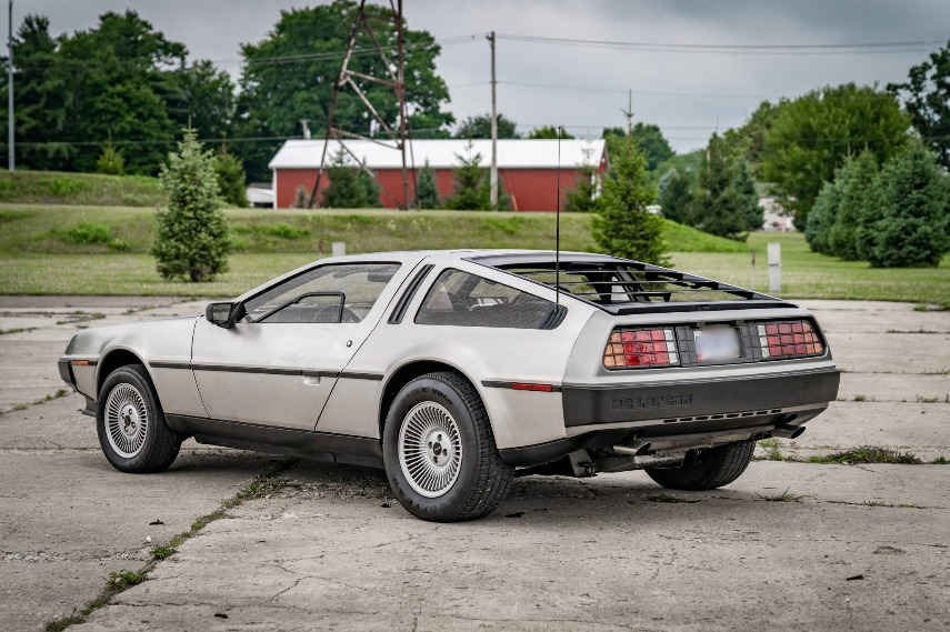 1982 delorean dmc-12 5-speed