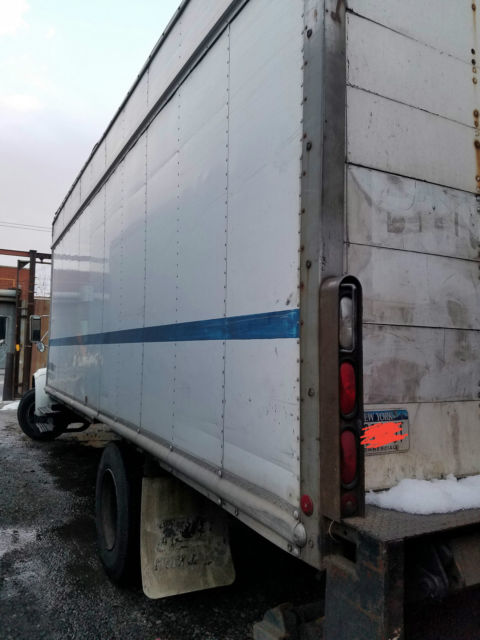 1994 international box delivery truck with liftgate 4700, dt408
