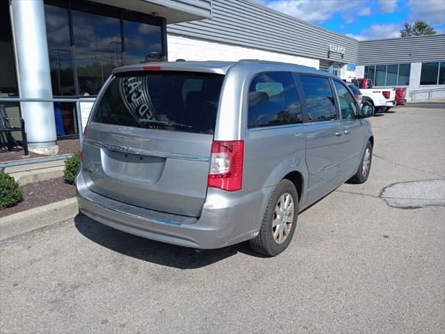 2013 chrysler town & country touring