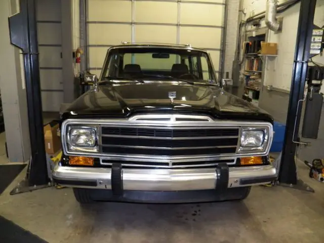 1987 jeep grand wagoneer v-8