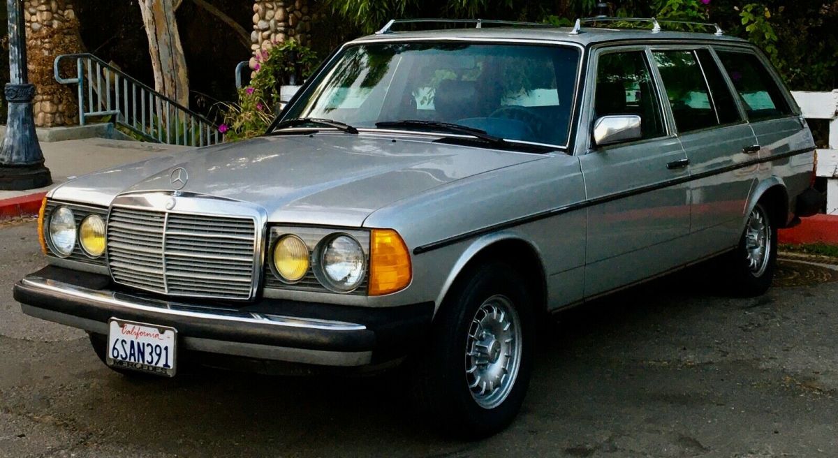 1 owner, extreme maintenance, original paint, garagd, ultra pamperd, runs great