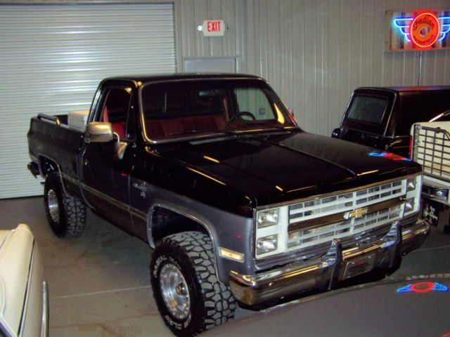 a-nice-1-family-owned-5.7l-350-ac-4wd-short-bed-auto-4x4-gmc-sierra-sister-truck