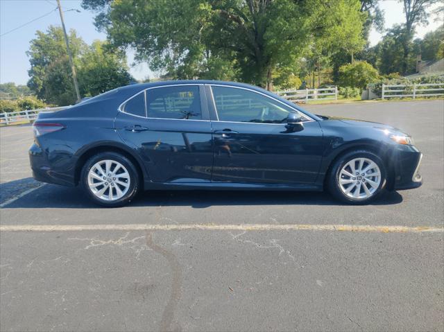 2021 toyota camry le