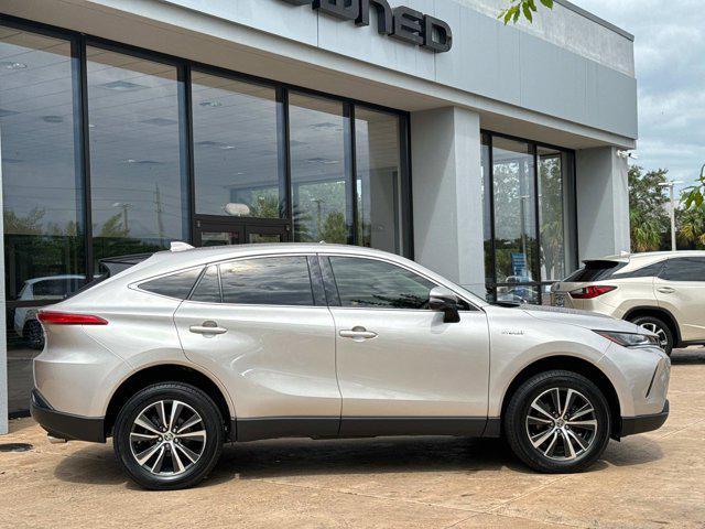 2021 toyota venza le