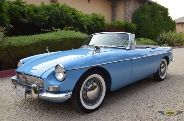 1963 mgb - desirable early pull handle - "nut & bolt" rest. 2 own ca. overdrive!