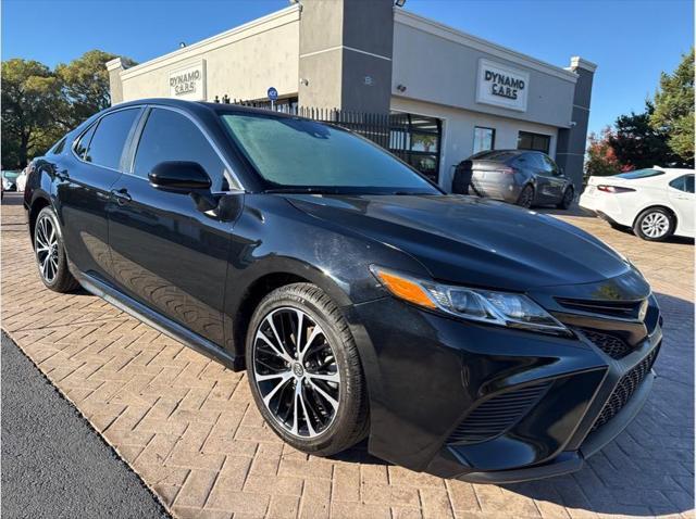 2020 toyota camry se