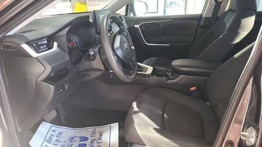 2021 toyota rav4 le
