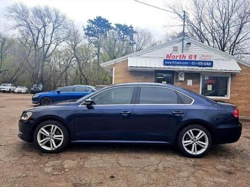 2014 volkswagen passat 1.8t auto se w/sunroof & nav in centerville, minnesota