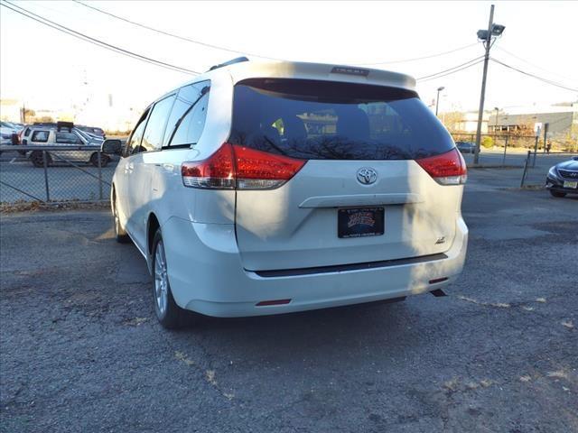 2013 toyota sienna le