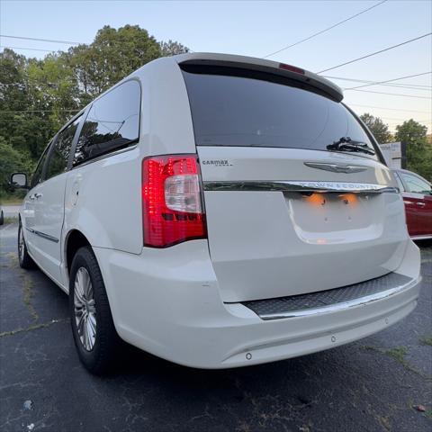 2013 chrysler town & country touring-l