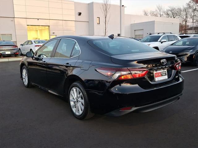 2022 toyota camry le