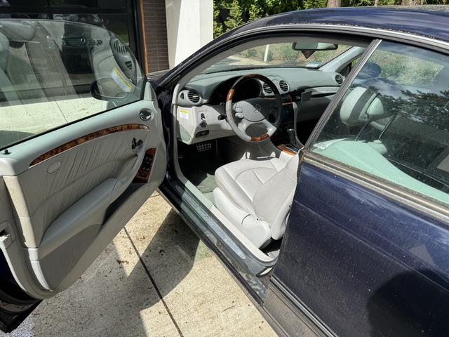 2005 mercedes-benz clk-class 320