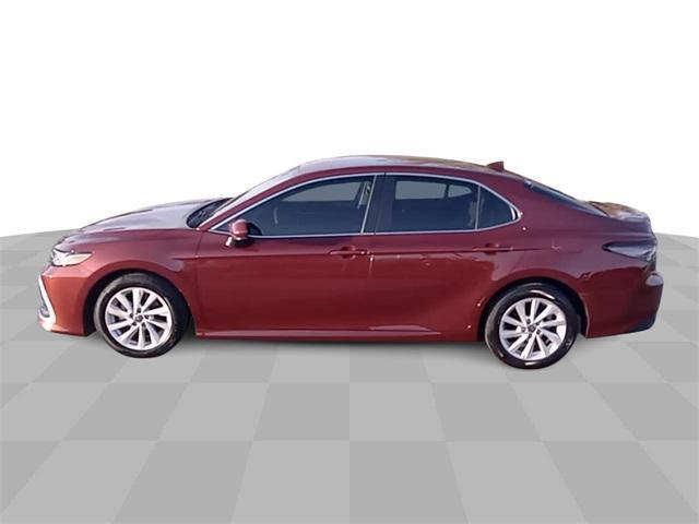 2022 toyota camry le