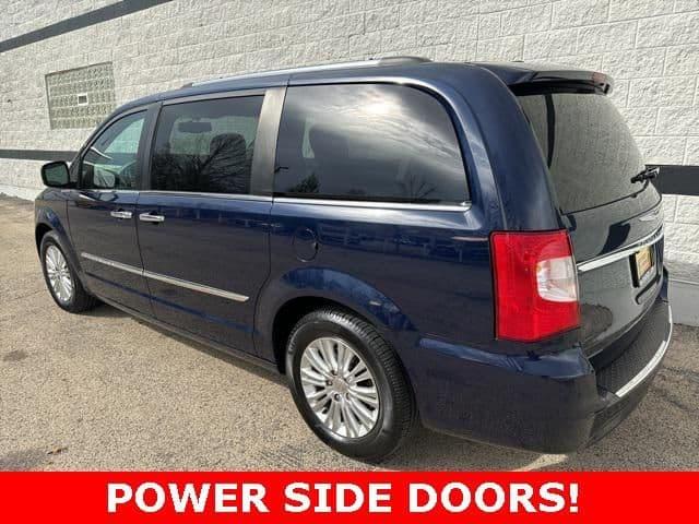 2015 chrysler town & country limited platinum in aurora, illinois