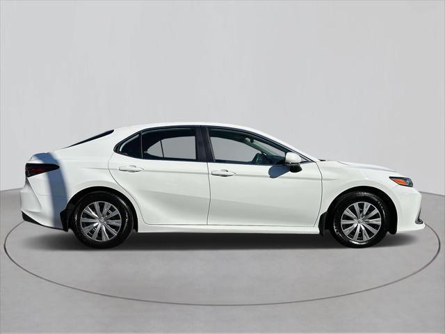 2022 toyota camry hybrid le