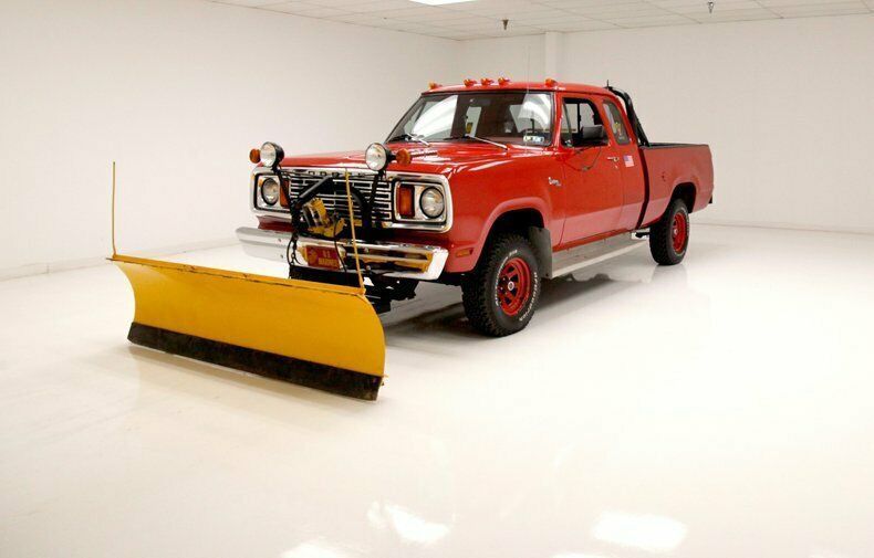 4x4 318 v8/dana front axle/myers power angle plow/very clean