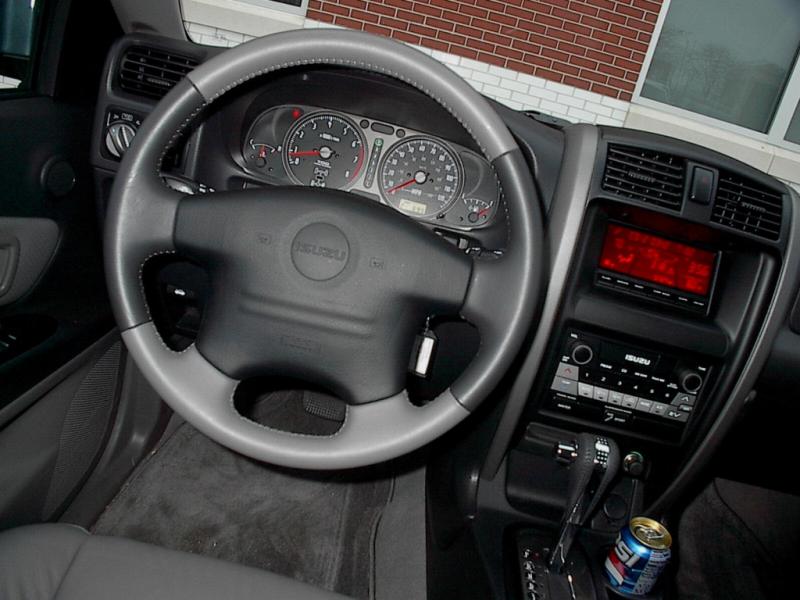 2004 Isuzu Axiom