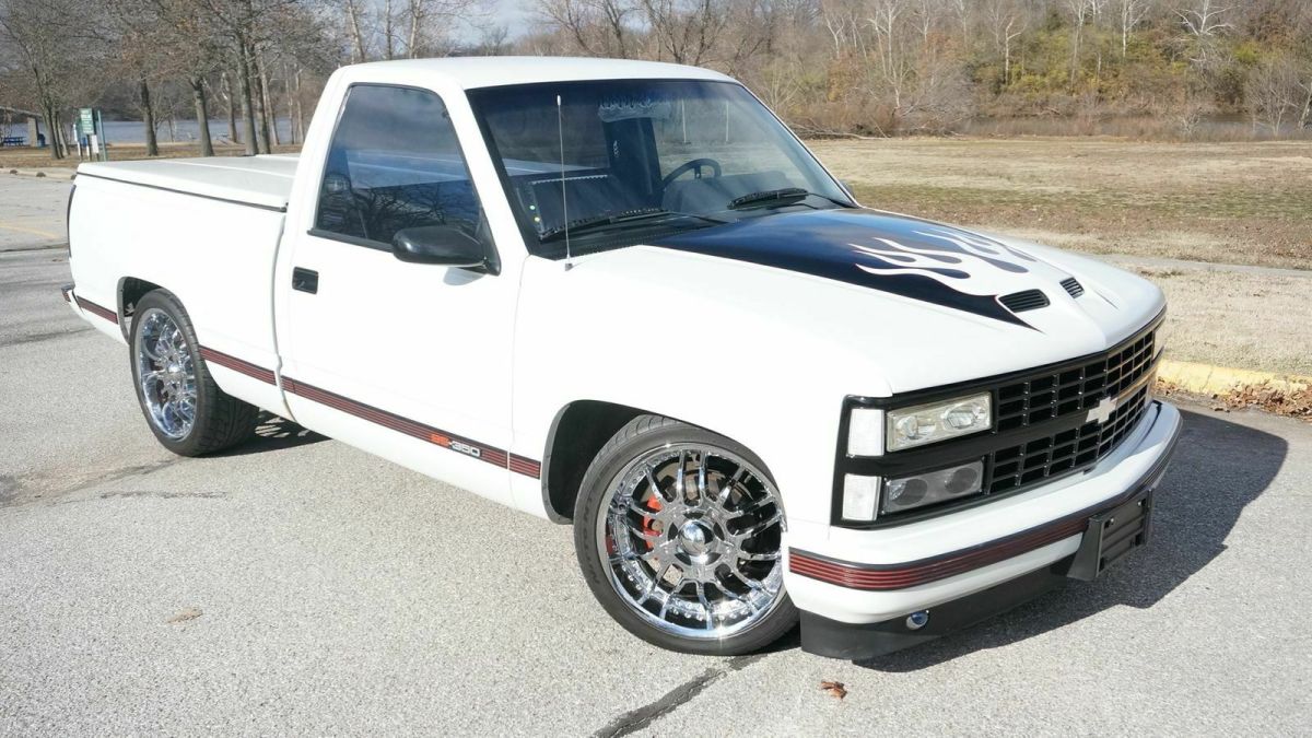 350 fuel injected 5 speed manual 20/22" wheels custom interior billet one off !!