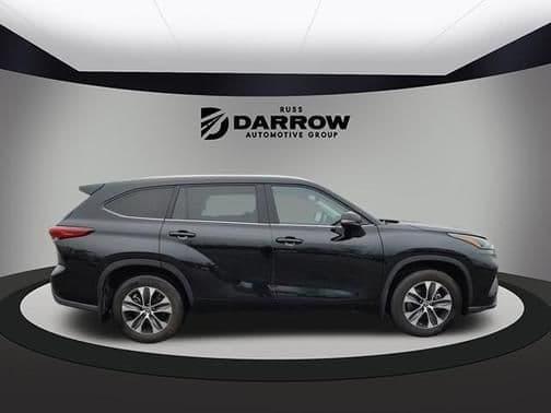 2022 toyota highlander xle in west bend, wisconsin