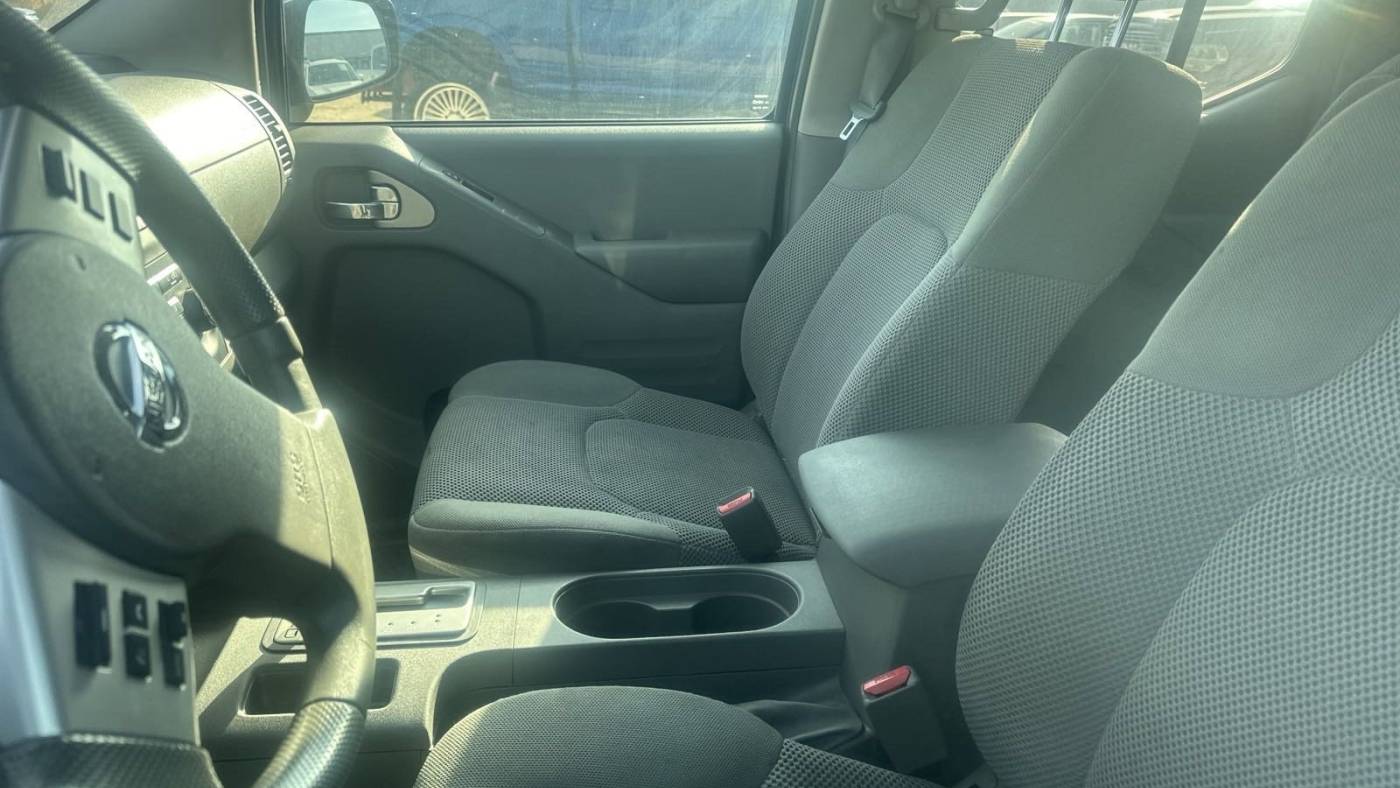 2017 nissan frontier sv