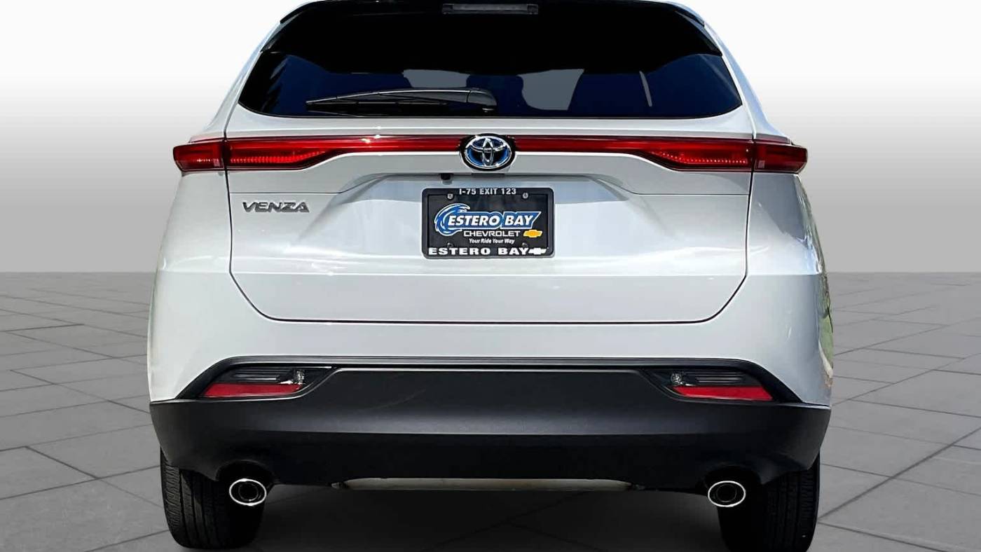 2024 toyota venza le