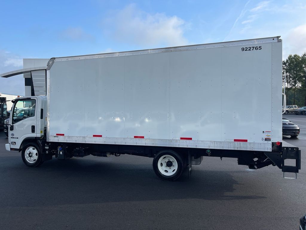 2024 isuzu nrr 20 foot box with lift gate
