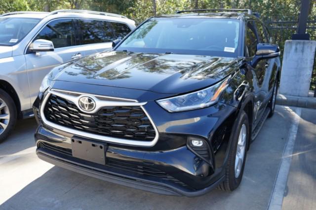 2021 toyota highlander le