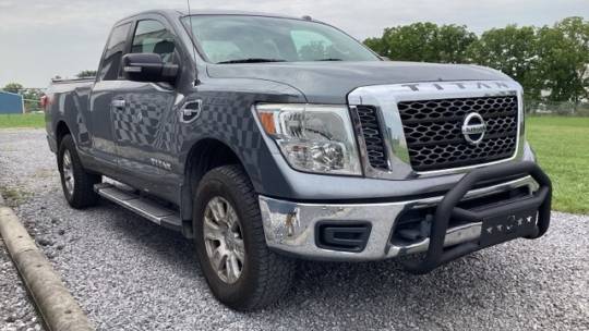 2017 nissan titan sv