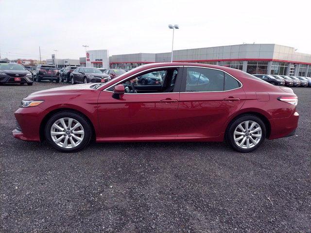 2019 toyota camry le