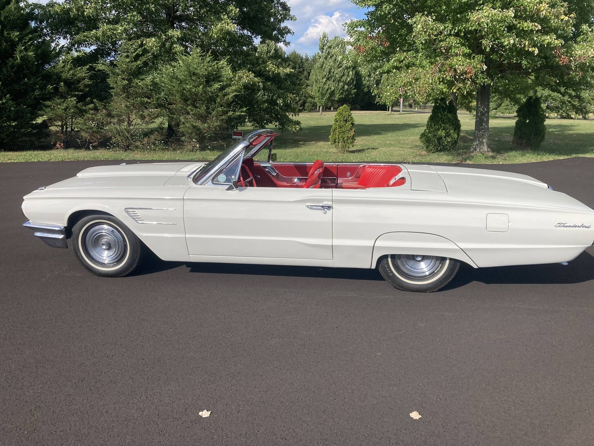 1965 ford thunderbird convertible with a 390 v8