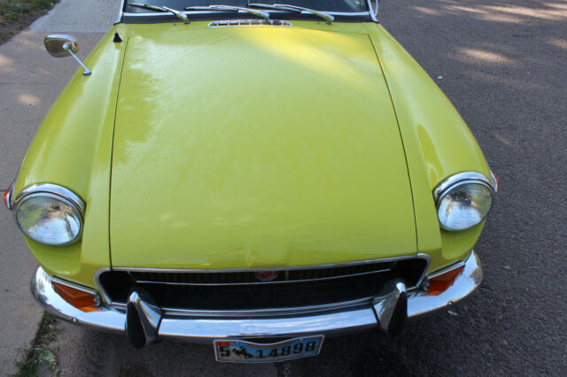1970 mg mgb classic yellow/green many, many new items