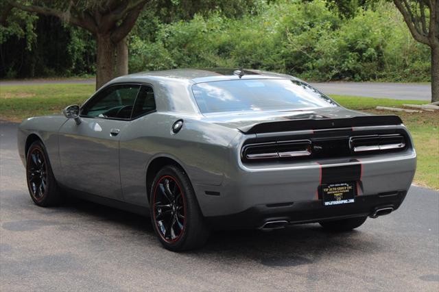 2017 dodge challenger sxt