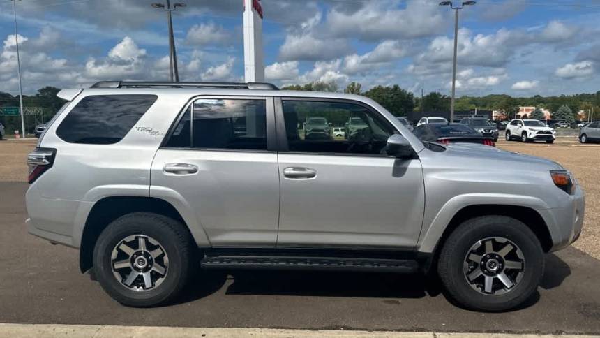 2024 toyota 4runner trd off-road