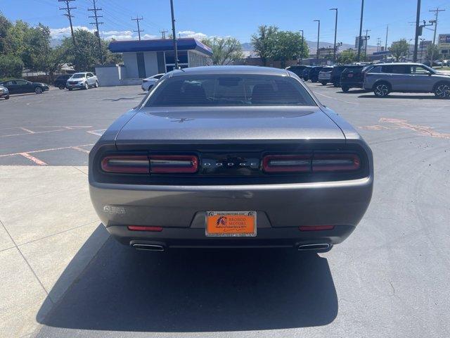 2017 dodge challenger sxt